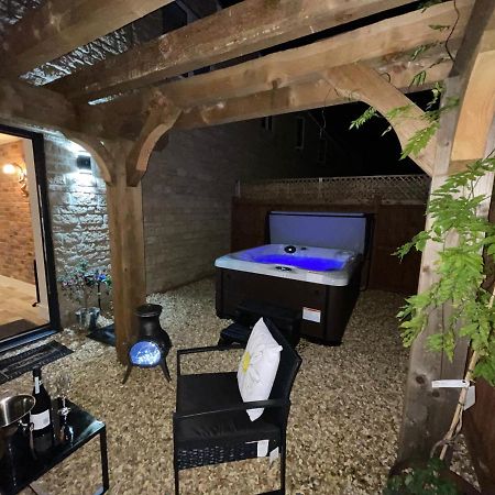 Coach House & Hot Tub Nr Bicester Village Exterior foto