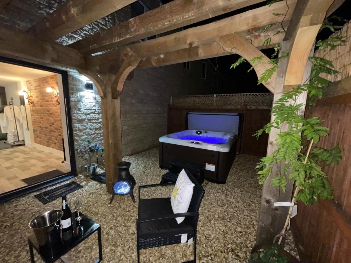 Coach House & Hot Tub Nr Bicester Village Exterior foto