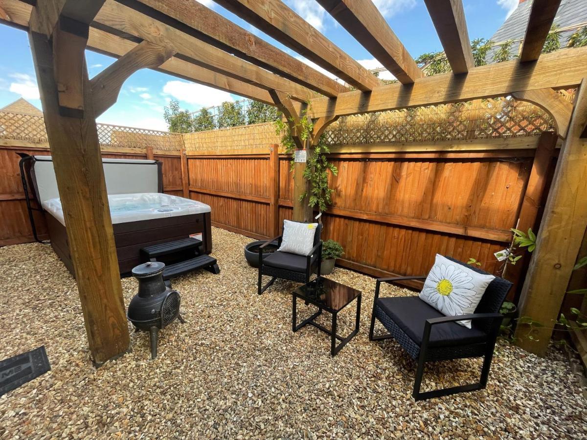 Coach House & Hot Tub Nr Bicester Village Exterior foto
